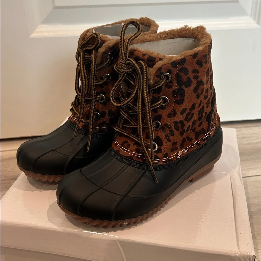 Olivia Miller Girl! Girls leopard print snow rain faux fur lined boots size 12